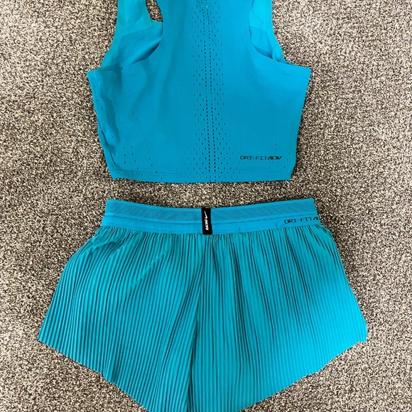 Nike Aeroswift Running Shorts and Crop Top - Picture 2 of 6